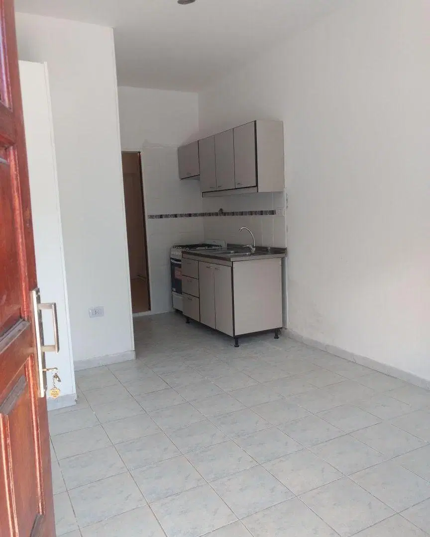 Departamento 2 amb. con patio en San Justo 4