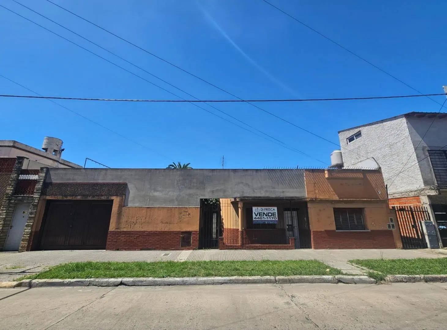Casa 3 amb. con amplio Frente 2