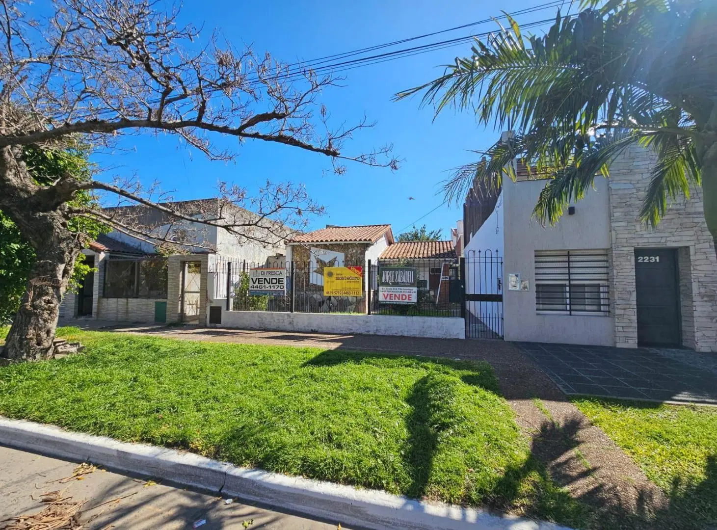 CASA 3 AMB. CON JARDIN Y FONDO LIBRE VILLA LUZURIAGA 3