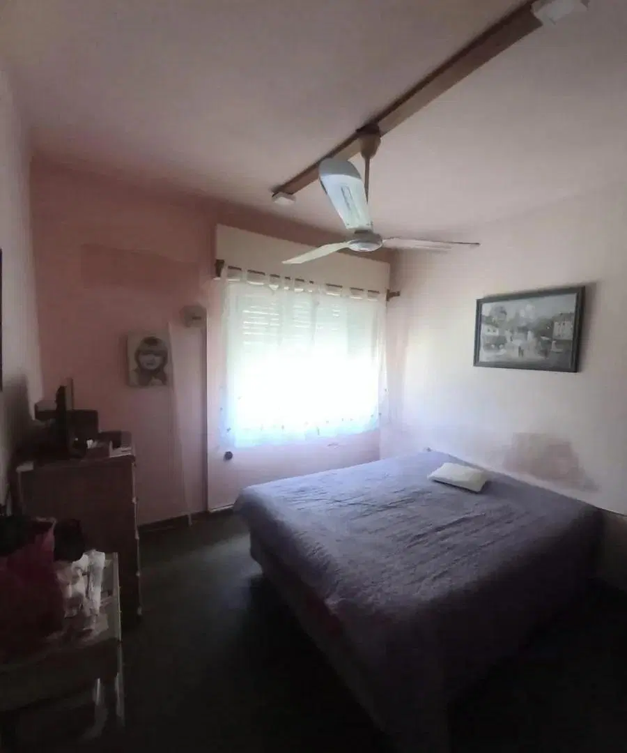 Casa 3 amb. sobre lote irregular 2
