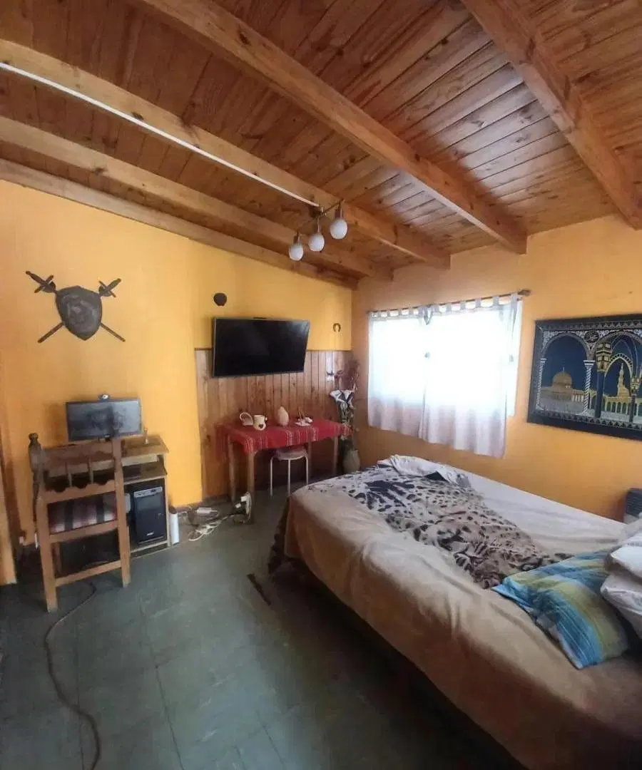 Casa 3 amb. sobre lote irregular 1