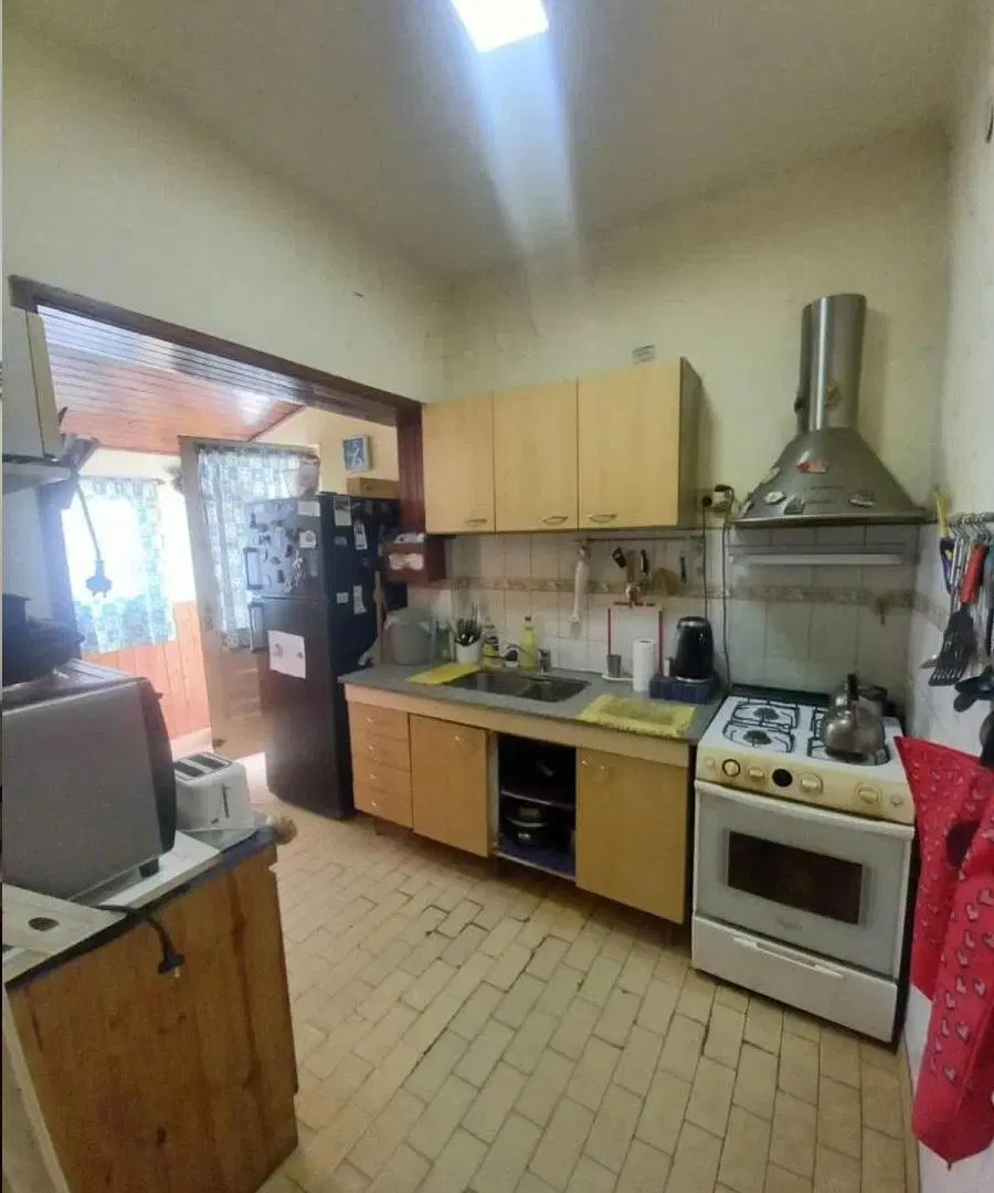 Casa 3 amb. sobre lote irregular 8