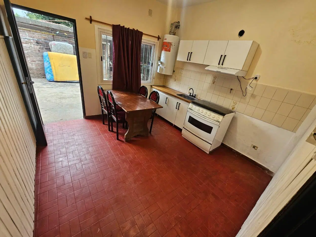 Casa 3 amb. con pequeño galpon y patio 4