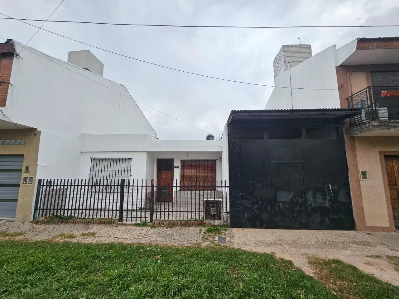 Casa 3 amb. con pequeño galpon y patio 2