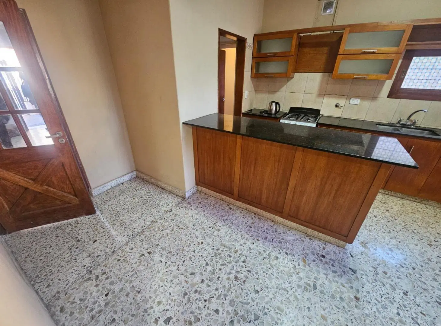 CASA 5 AMB. CON GARAGE  PARQUE Y PILETA 2