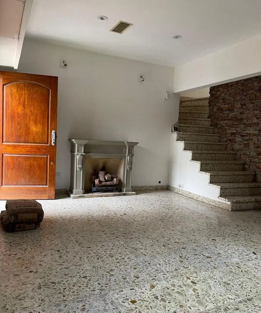CASA 5 AMB. CON GARAGE  PARQUE Y PILETA 3