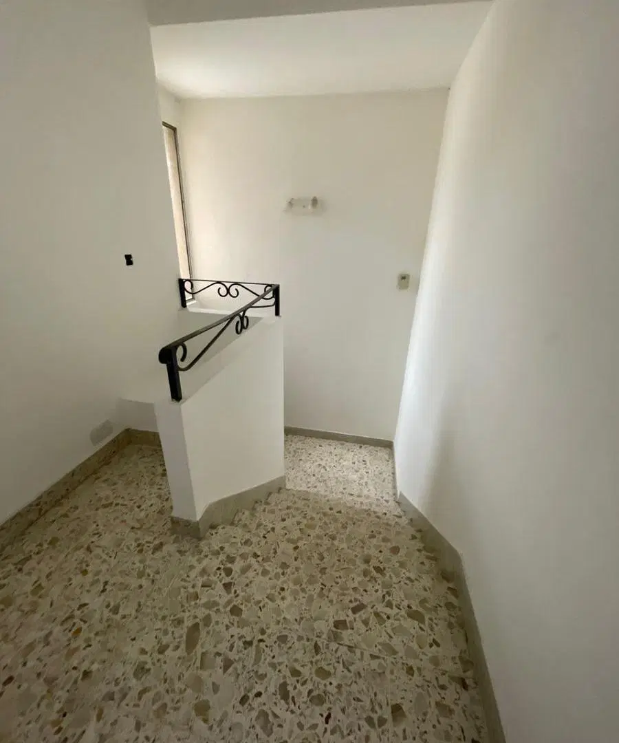 CASA 5 AMB. CON GARAGE  PARQUE Y PILETA 5