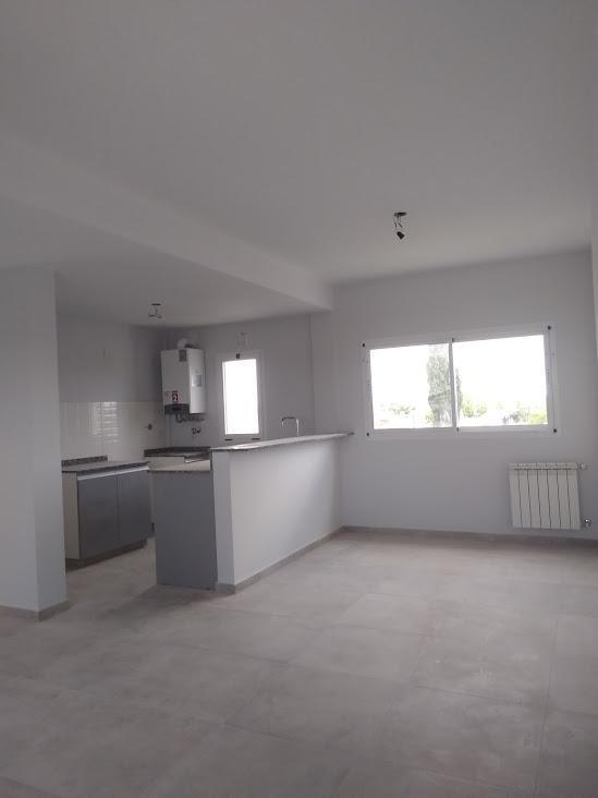 Foto de DEPARTAMENTO SEMIPISO 2 AMB. CON COCHERA VILLA LUZUIAGA, imagen 3