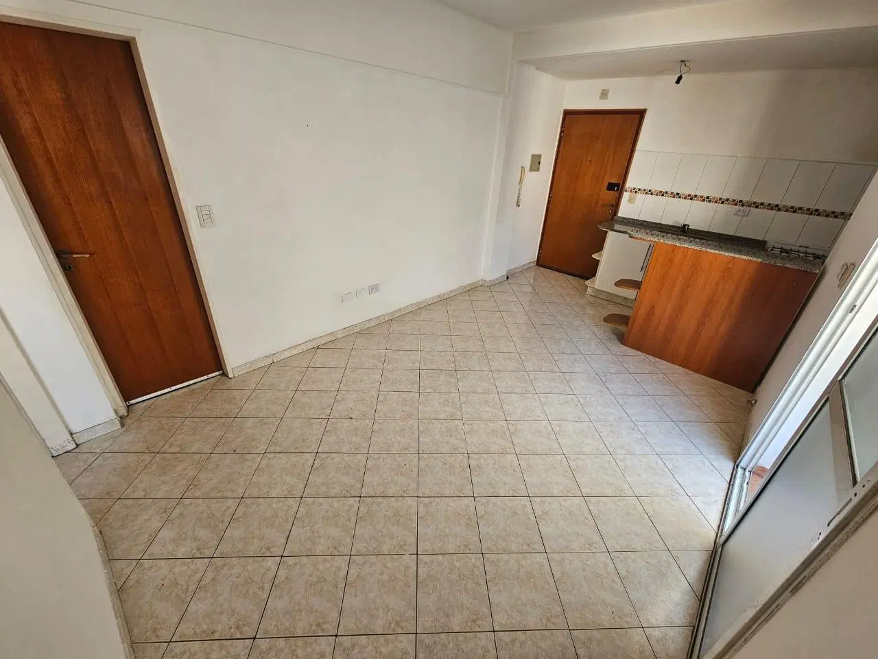 Departamento de 2 amb. amplios con balcon 2