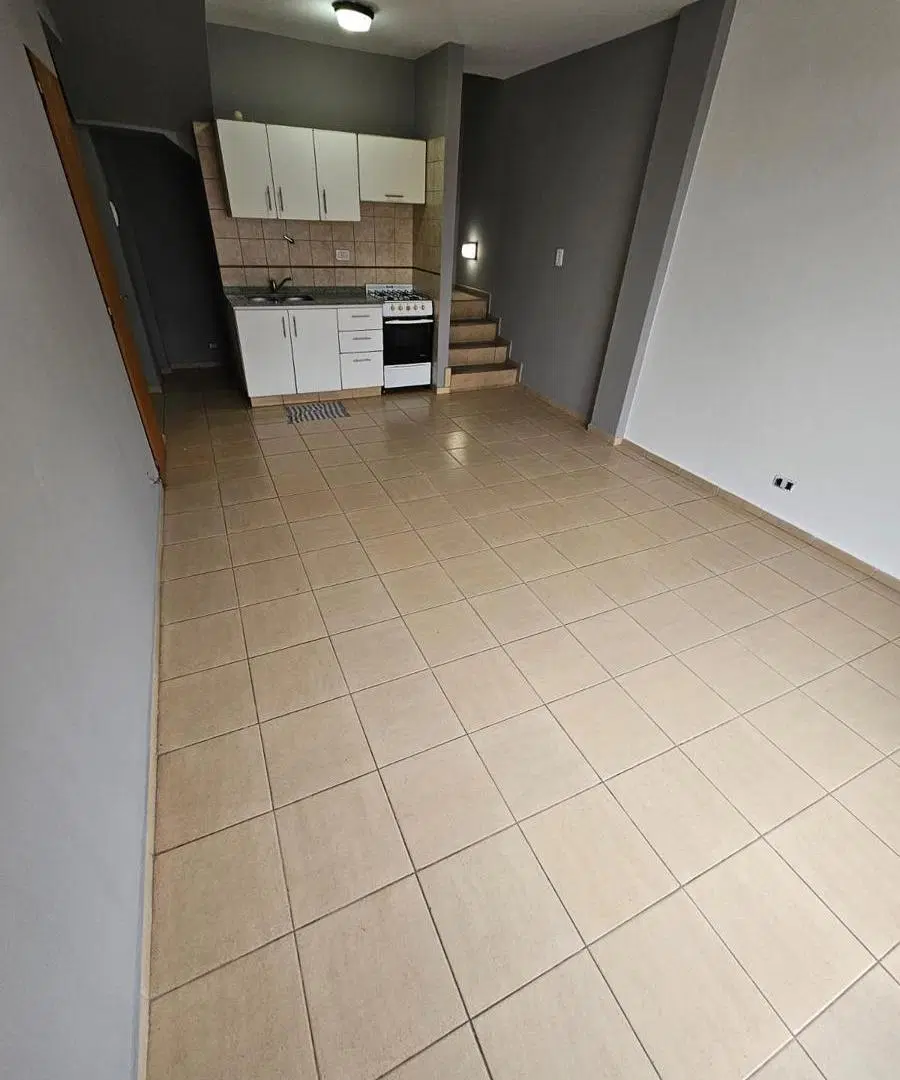 Amplio Departamento de 2 amb. en duplex, San Justo en Alquiler 2
