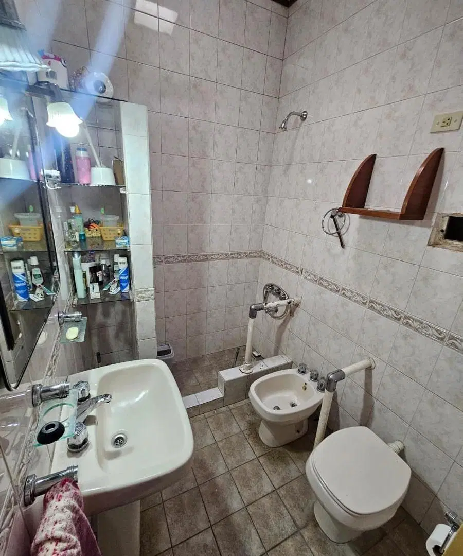 Casa 3 amb. con galpon y amplio lote 3