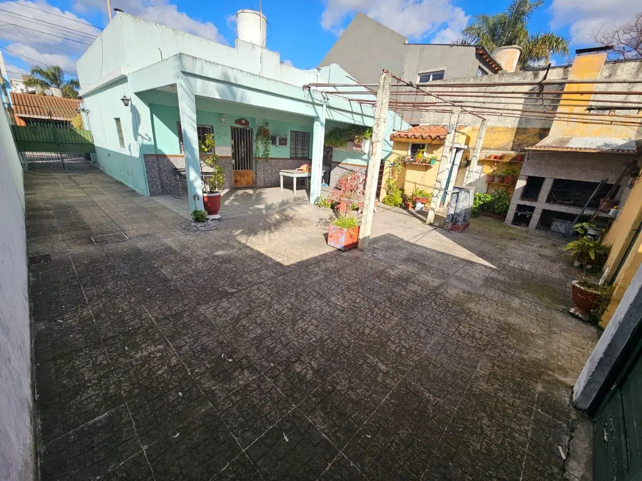 Casa 3 amb. con galpon y amplio lote 8