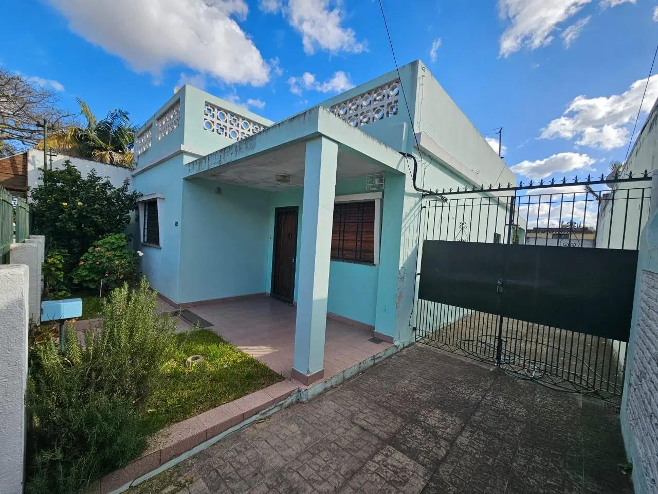 Casa 3 amb. con galpon y amplio lote 4