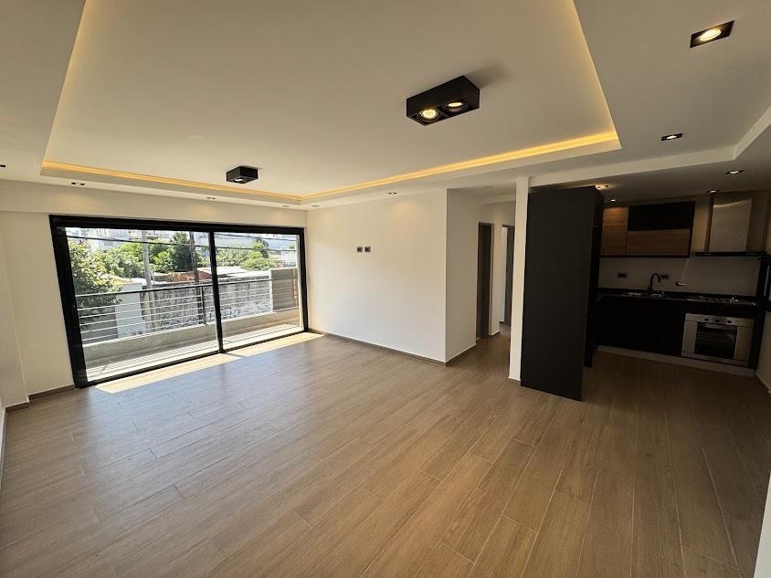 Foto de DEPARTAMENTO SEMIPISO DE 3 AMB. CON COCHERA DE CALIDAD UNICA, imagen 1