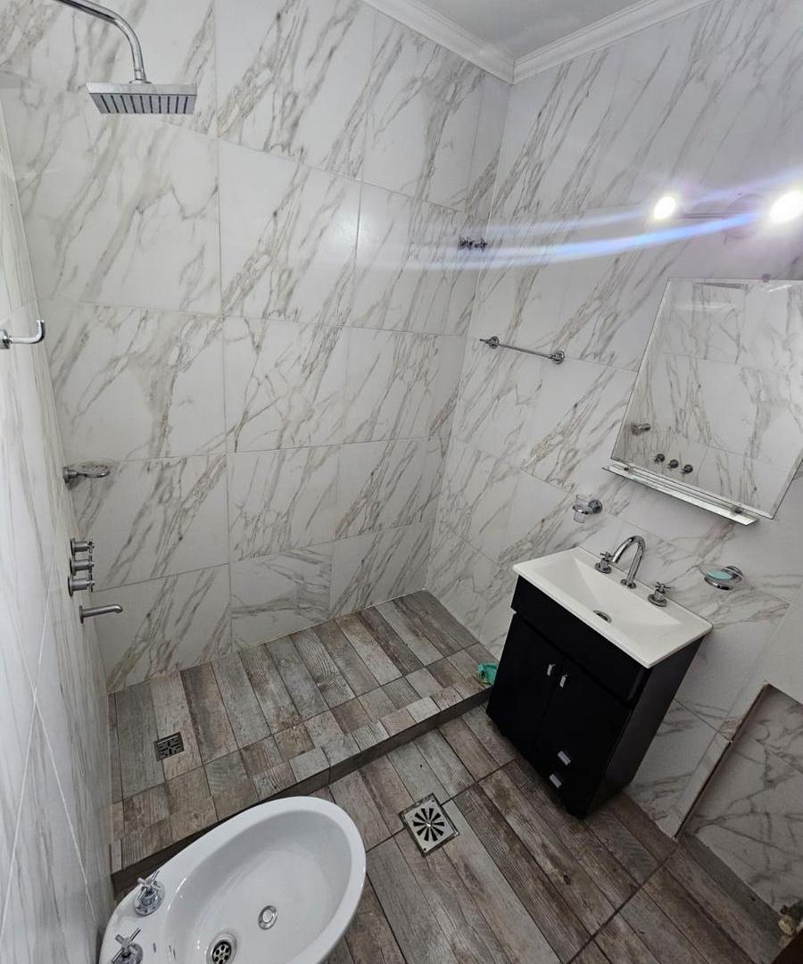 Foto de Casa en 2 plantas con garage patio y terraza en villa luzuriaga, imagen 5