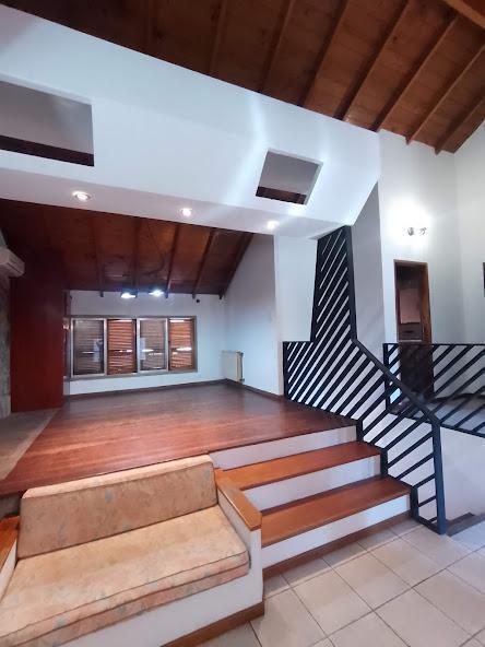 Foto de Casa en 2 plantas con garage patio y terraza en villa luzuriaga, imagen 2