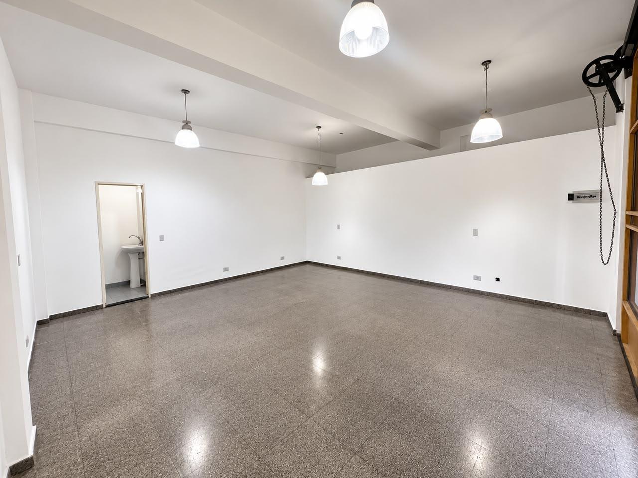 Foto de Local de 42 m2 en Alquiler Villa Luzuriaga, imagen 4