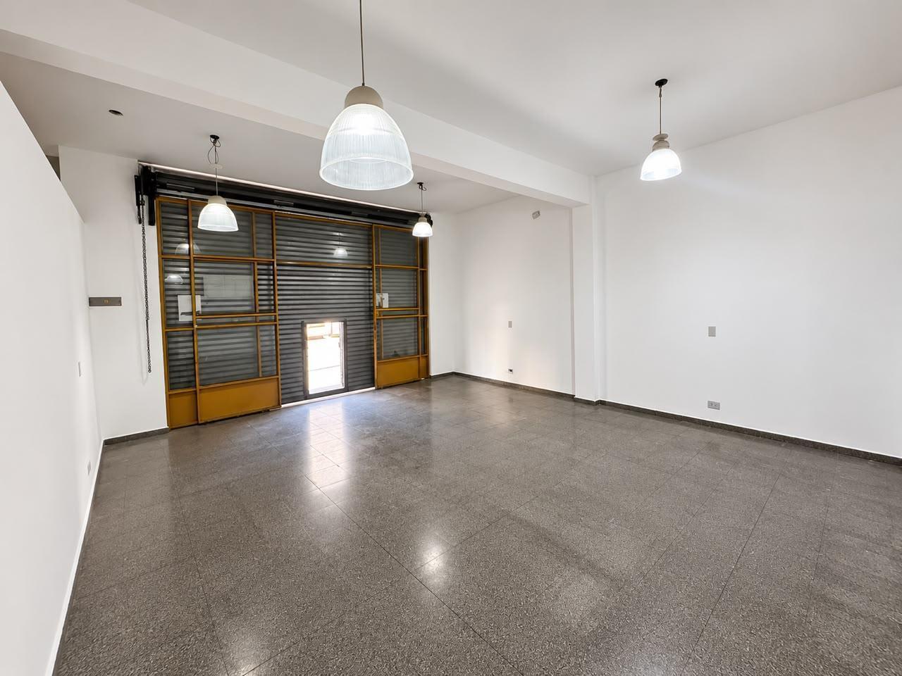 Foto de Local de 42 m2 en Alquiler Villa Luzuriaga, imagen 2