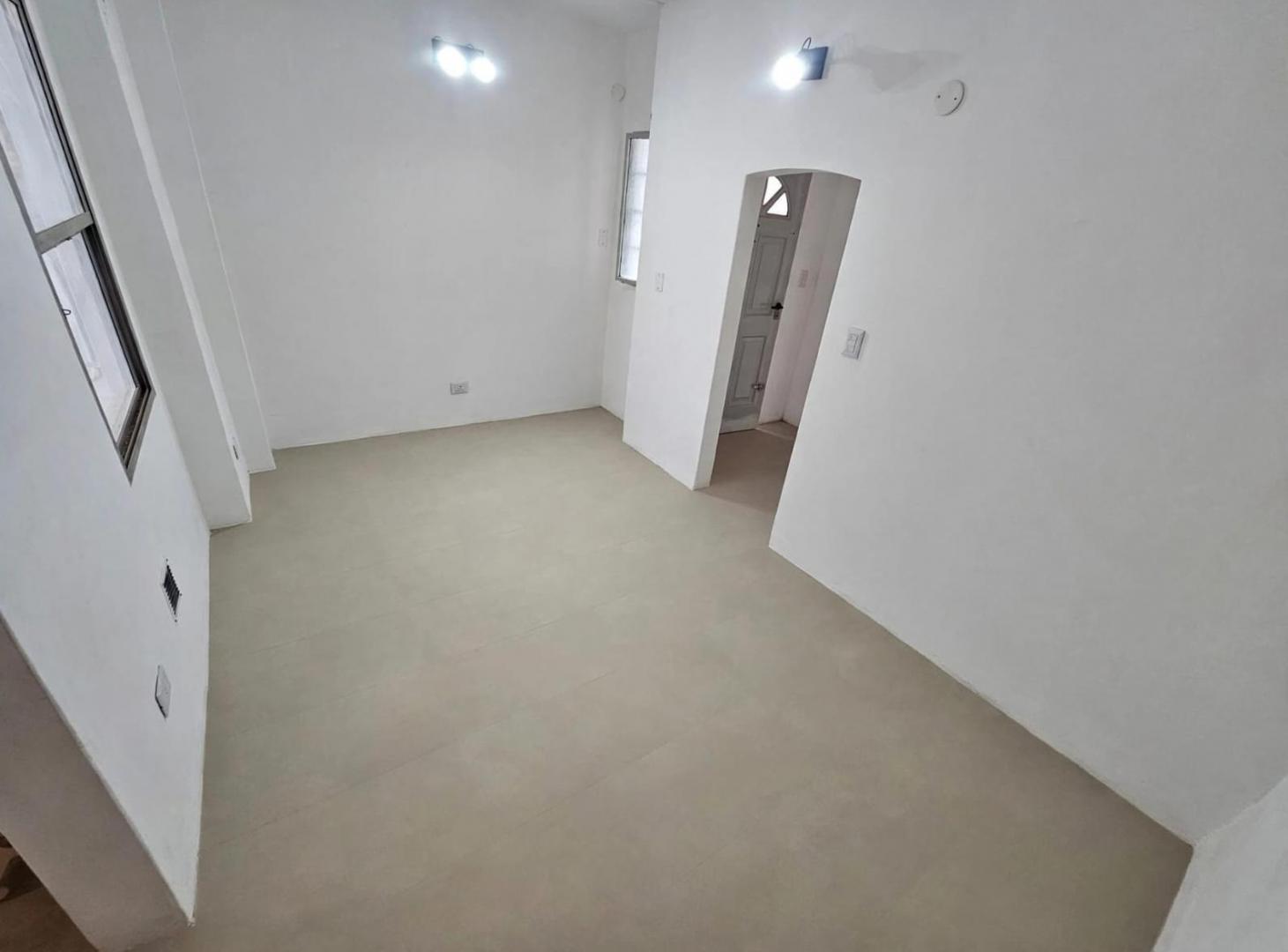 Foto de PH 2 amb. planta baja con patio en Alquiler, imagen 4
