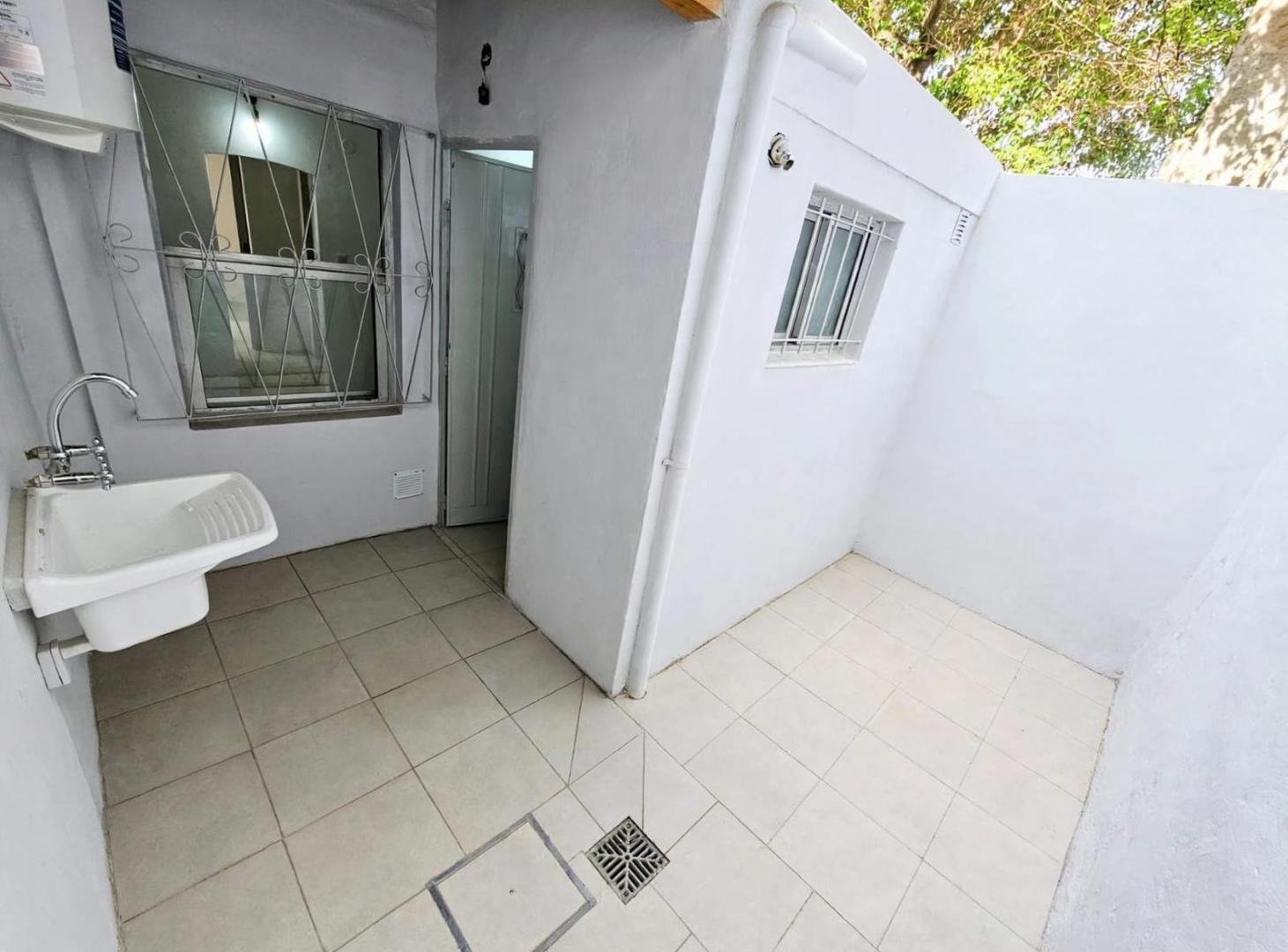 Foto de PH 2 amb. planta baja con patio en Alquiler, imagen 5