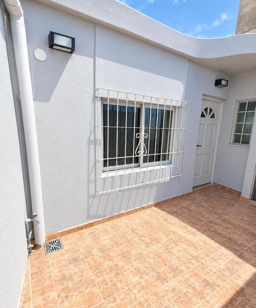 Foto de PH 2 amb. planta baja con patio en Alquiler, imagen 2