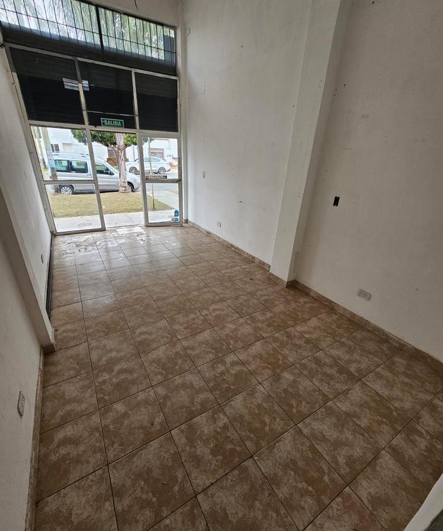 Foto de Local sobre Avenida Mariano Santamaria, imagen 2