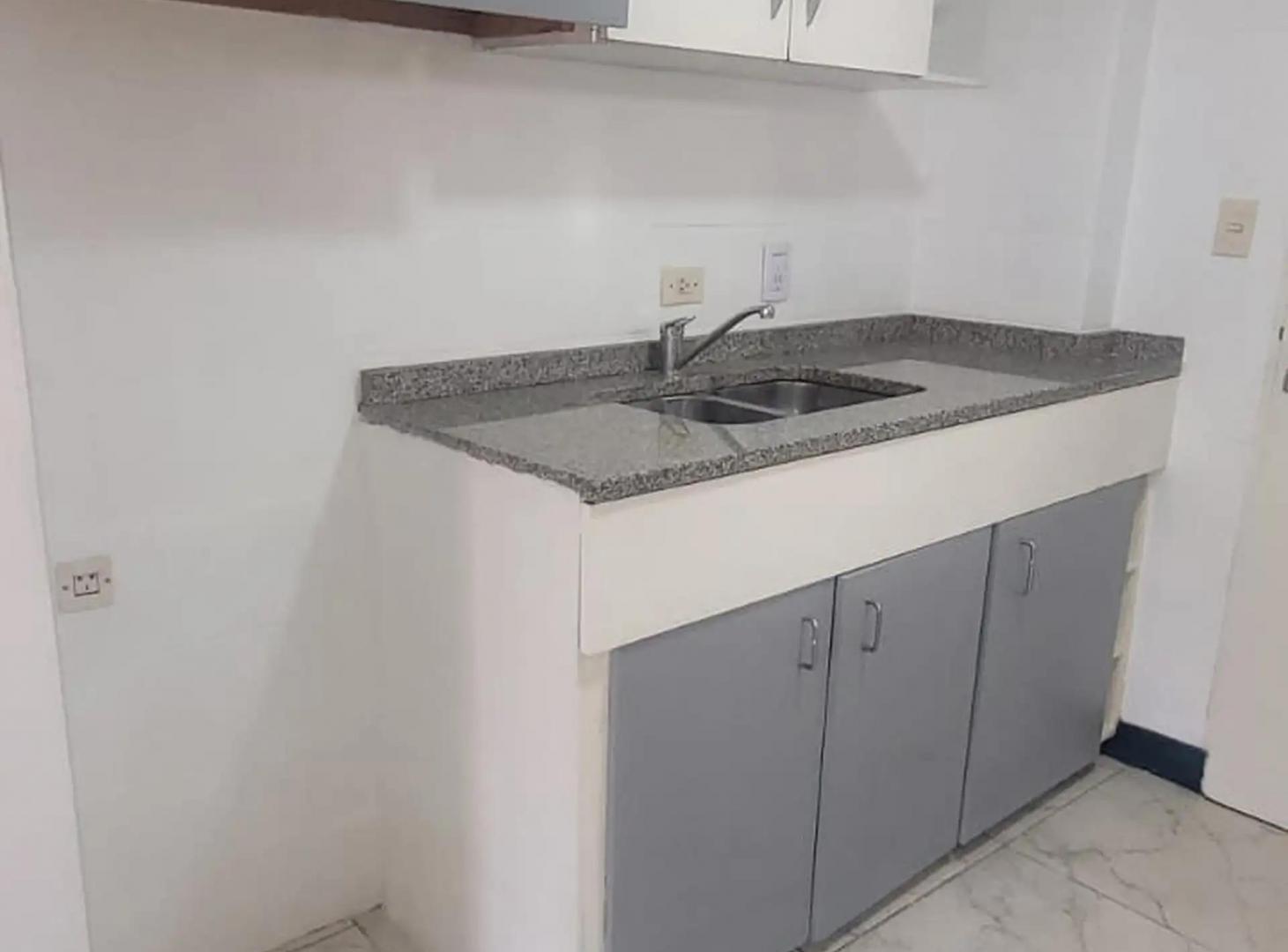 Foto de Monoambiente APTO PROFESIONAL- Muy luminoso - Muy buen estado- sobre Av, imagen 2