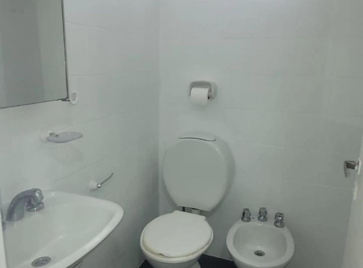 Foto de Monoambiente APTO PROFESIONAL- Muy luminoso - Muy buen estado- sobre Av, imagen 5
