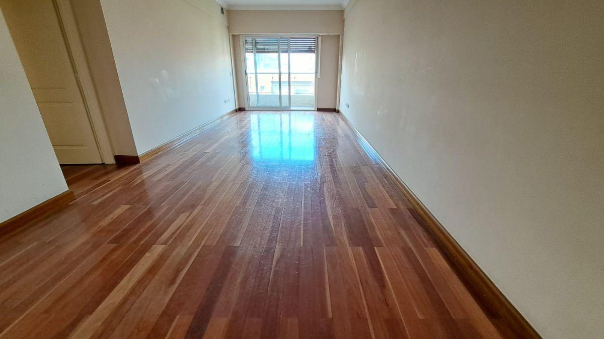 Foto de Departamento Semi piso 4 amb con balcon - 1 cochera fija y cubierta, imagen 2