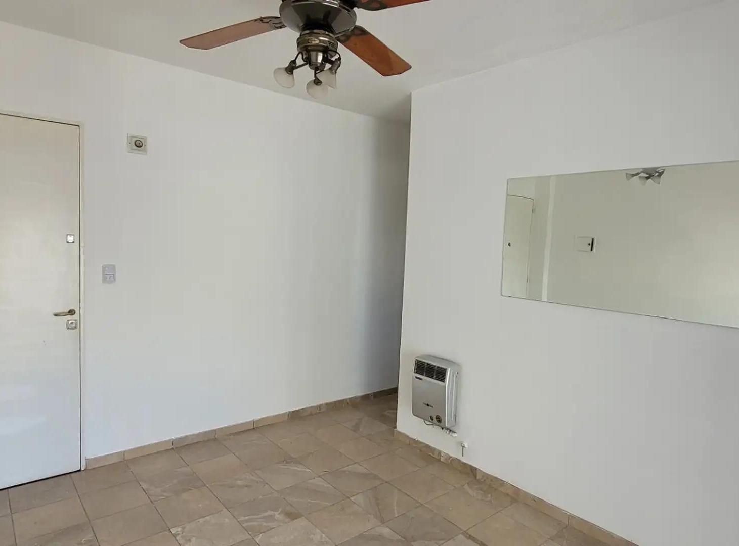 Foto de 2 AMB CON BALCON - COCINA SEPARADA- BAÑO COMPLETO - SE VENDE CON RENTA, imagen 1