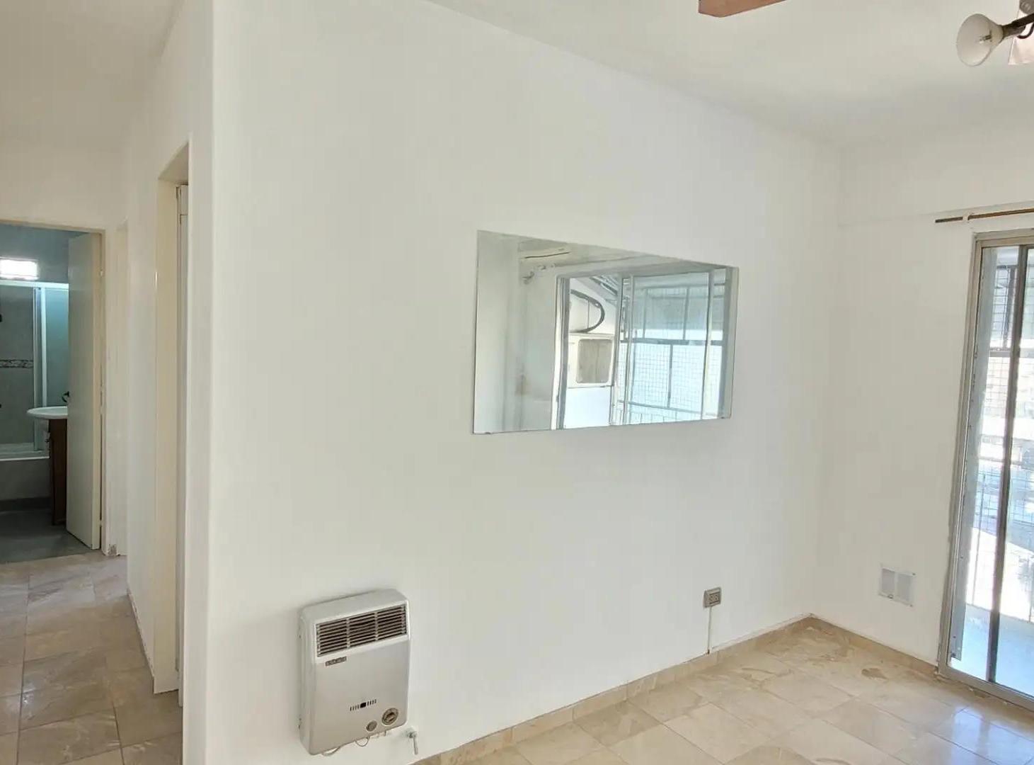 Foto de 2 AMB CON BALCON - COCINA SEPARADA- BAÑO COMPLETO - SE VENDE CON RENTA, imagen 4
