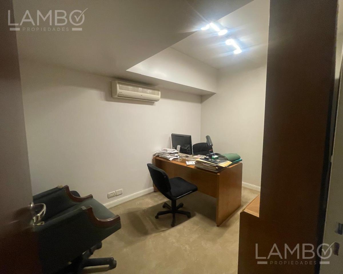 Venta Oficina Espectacular con Terraza y Quincho Propio 1