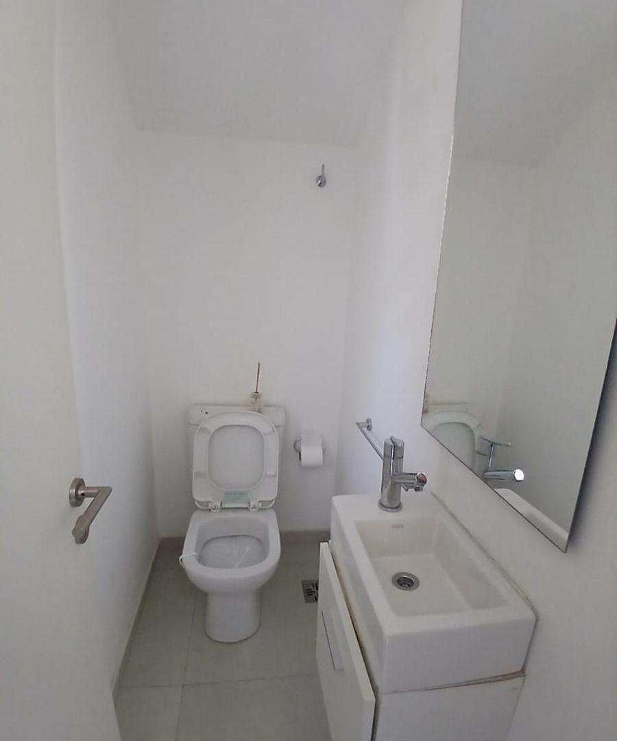 Foto de DUPLEX DE 3 DORMITORIOS, COCHERA, GALERIA CON ASADOR Y PATIO, imagen 3