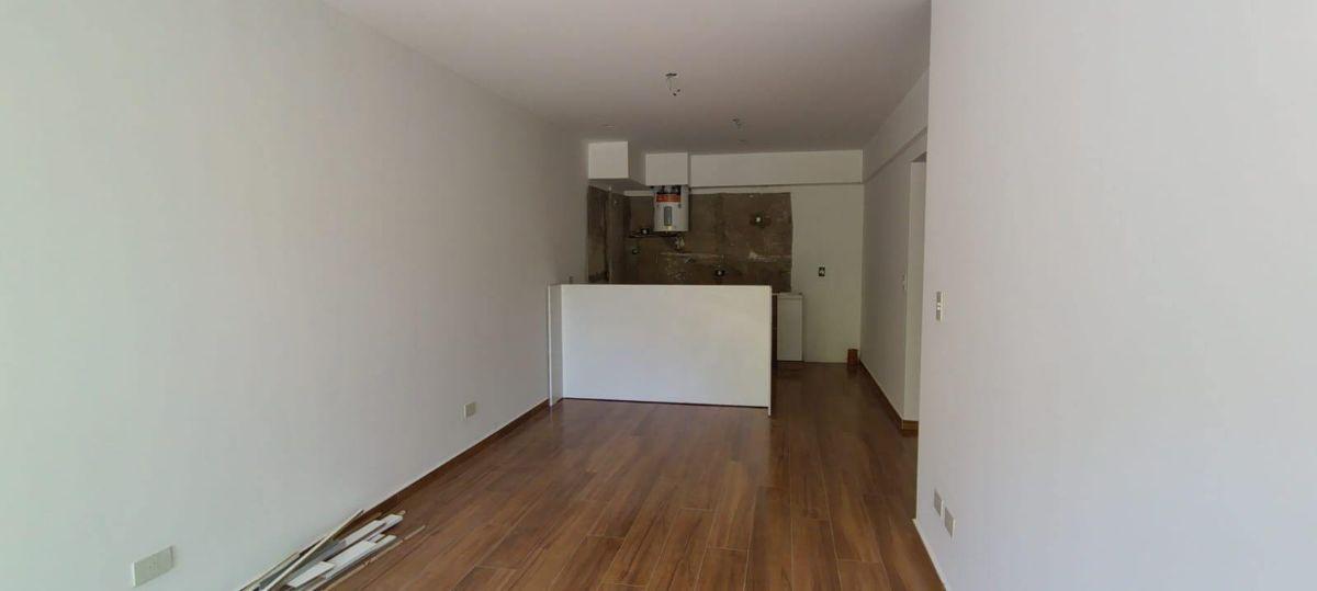 Foto de Departamento 3 ambientes 76m2 totales Frente- Av. Mosconi al 2400, imagen 5