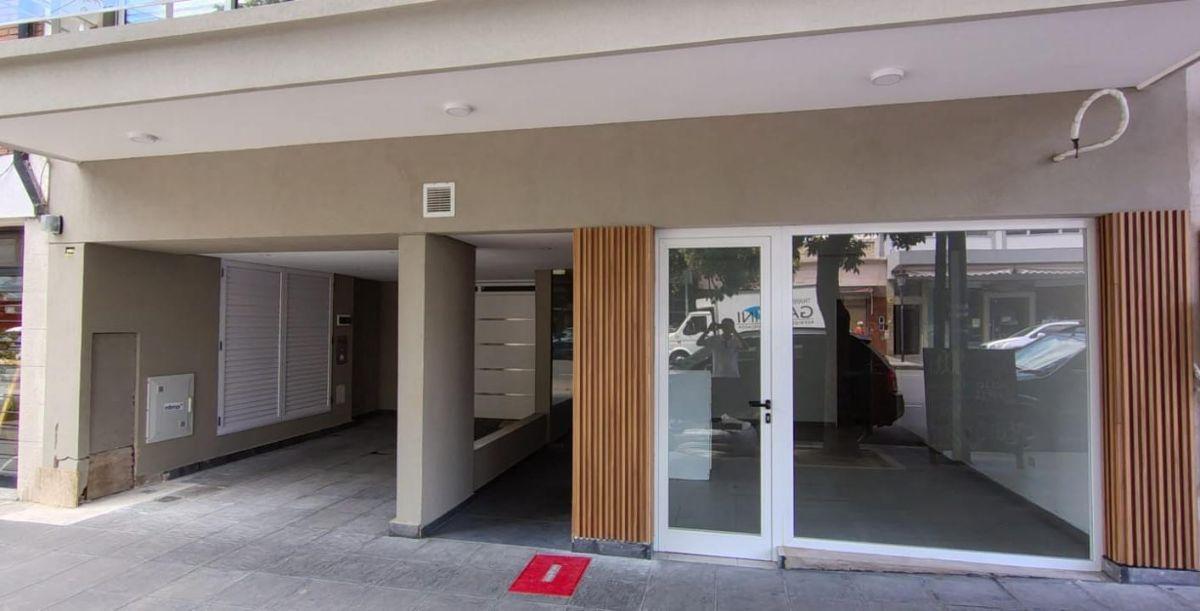 Departamento 3 ambientes 76m2 totales Frente- Av. Mosconi al 2400