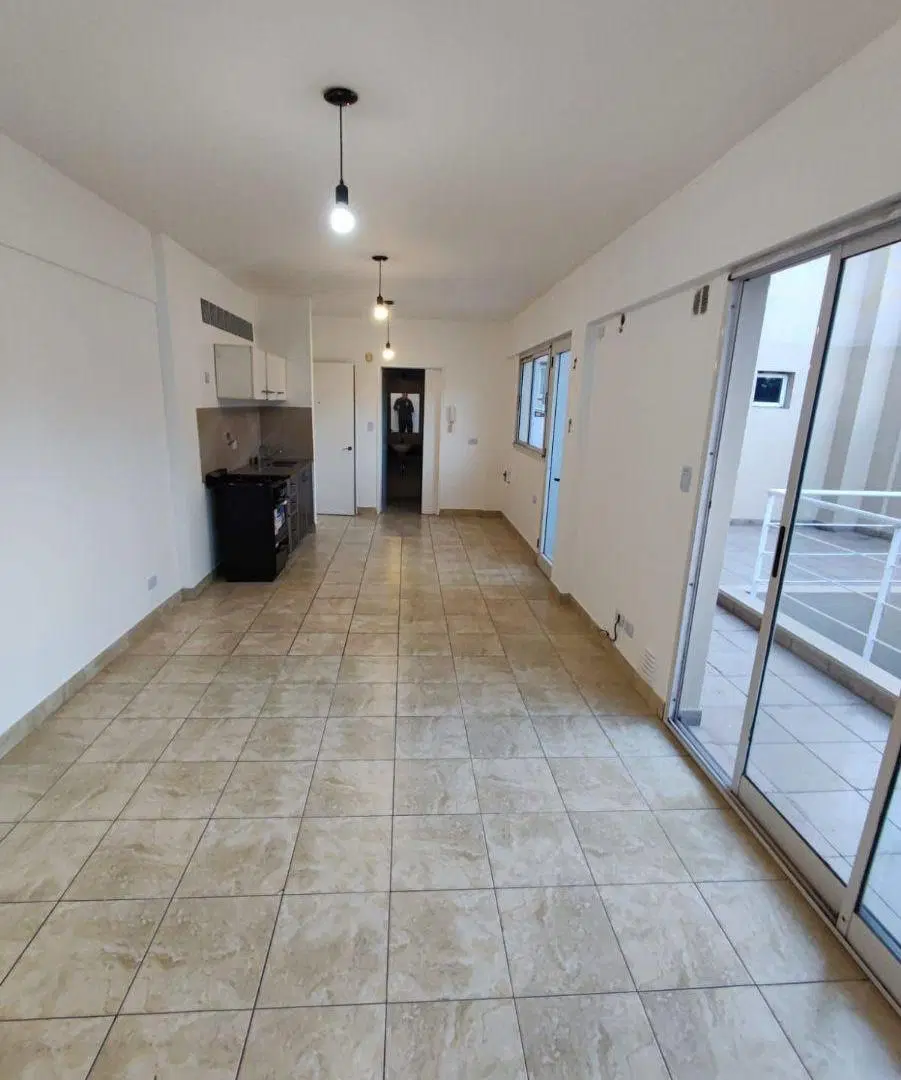 Departamento Monoambiente con cochera y gran patio - Diaz colodrero al 3100 3