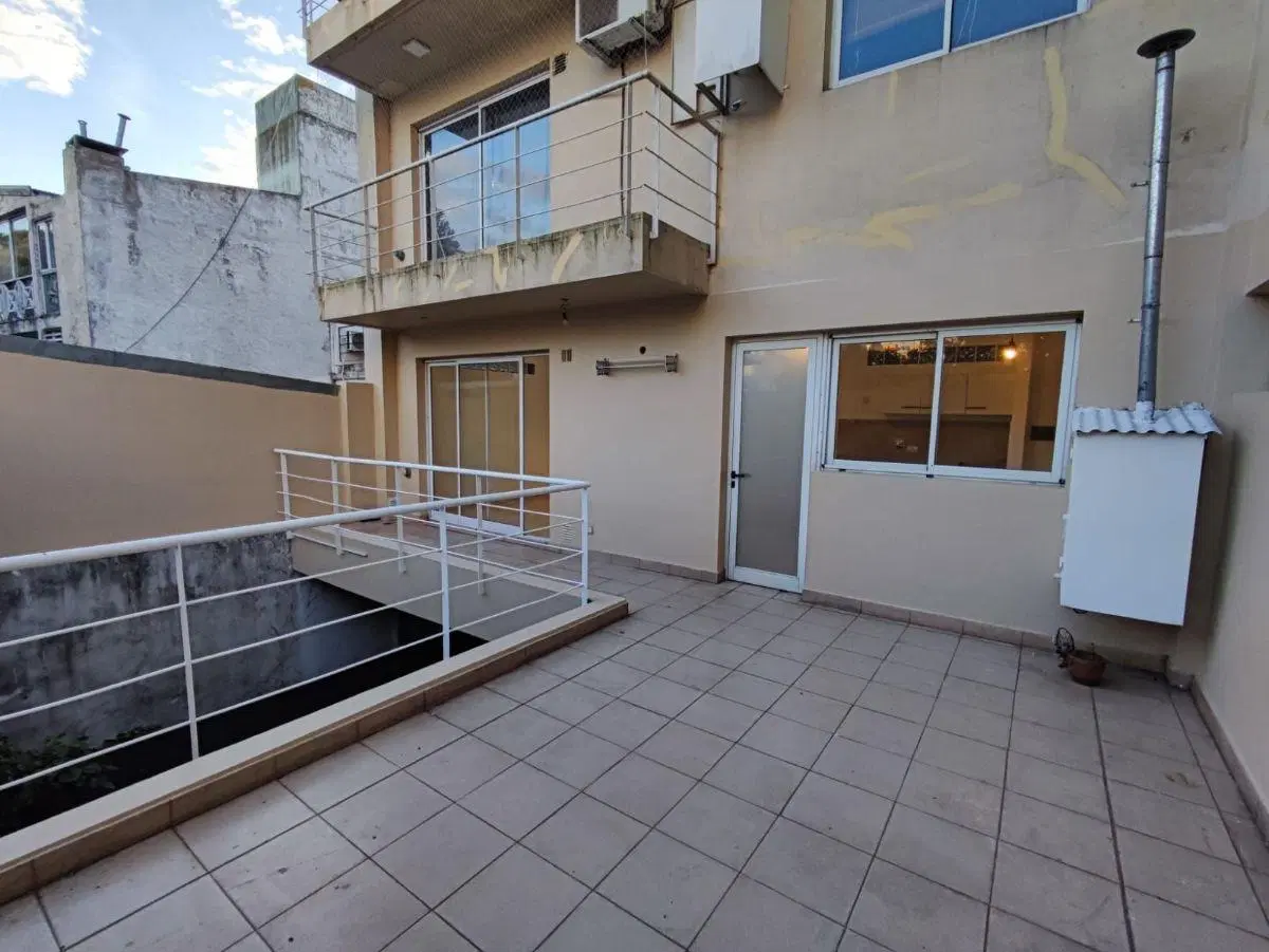 Departamento Monoambiente con cochera y gran patio - Diaz colodrero al 3100 4