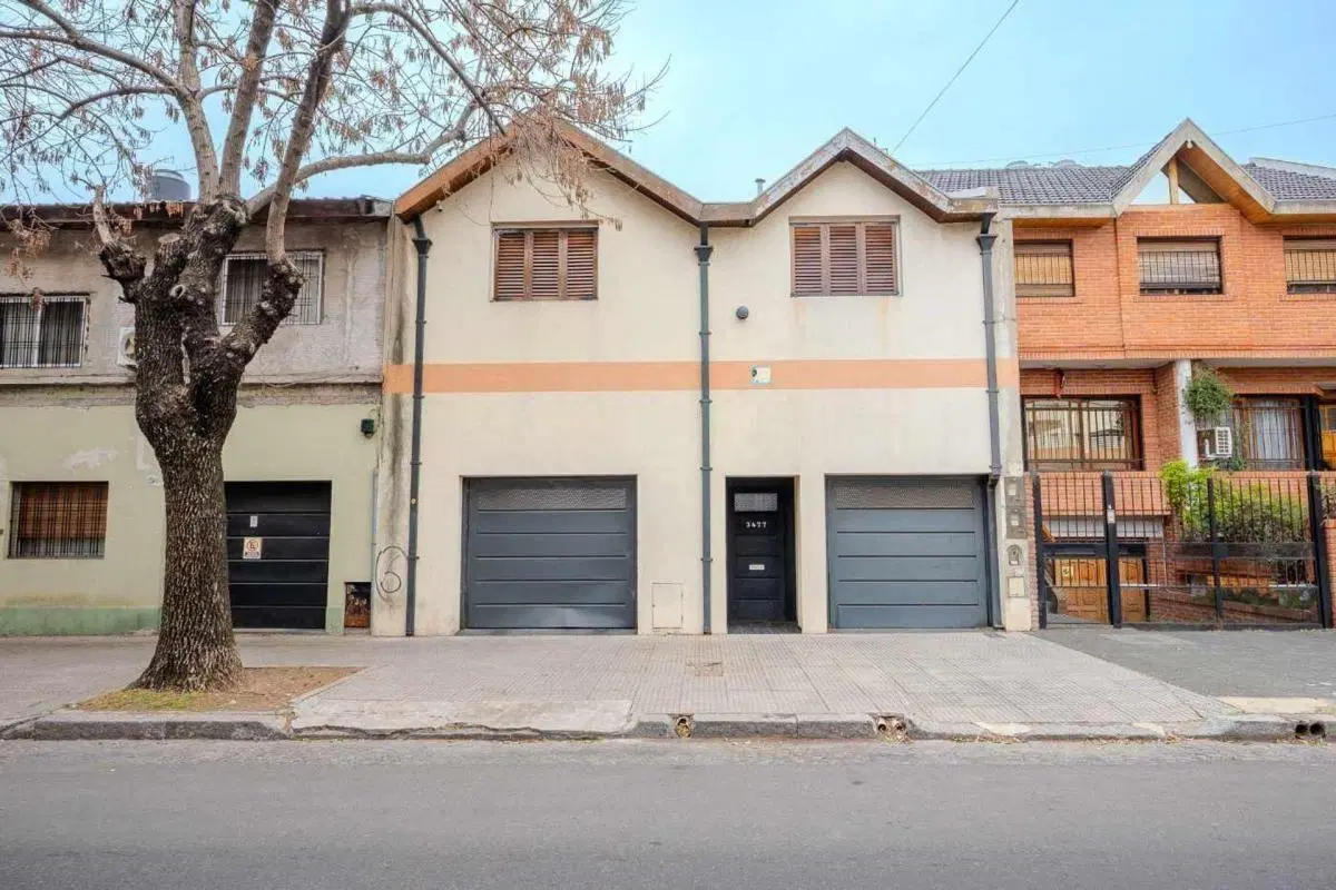 Casa 5 amb 300 m2 s/ Lote 8,66 x 25m, 2 cocheras, patio, parrilla - Zado al 3400 2