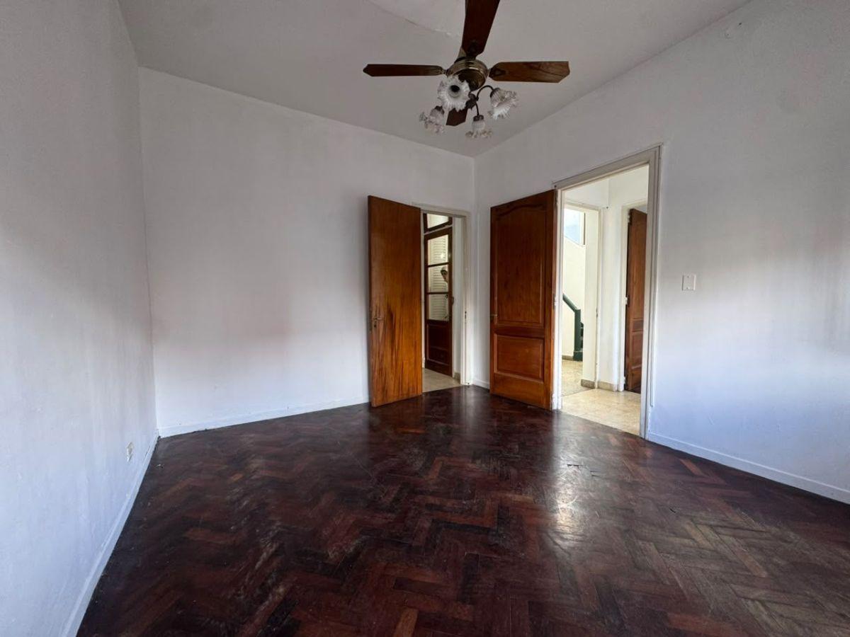 Foto de PH 3 amb en Planta Baja Entrada Ind. y Terraza - S/ Expensas -Vallejos, imagen 4