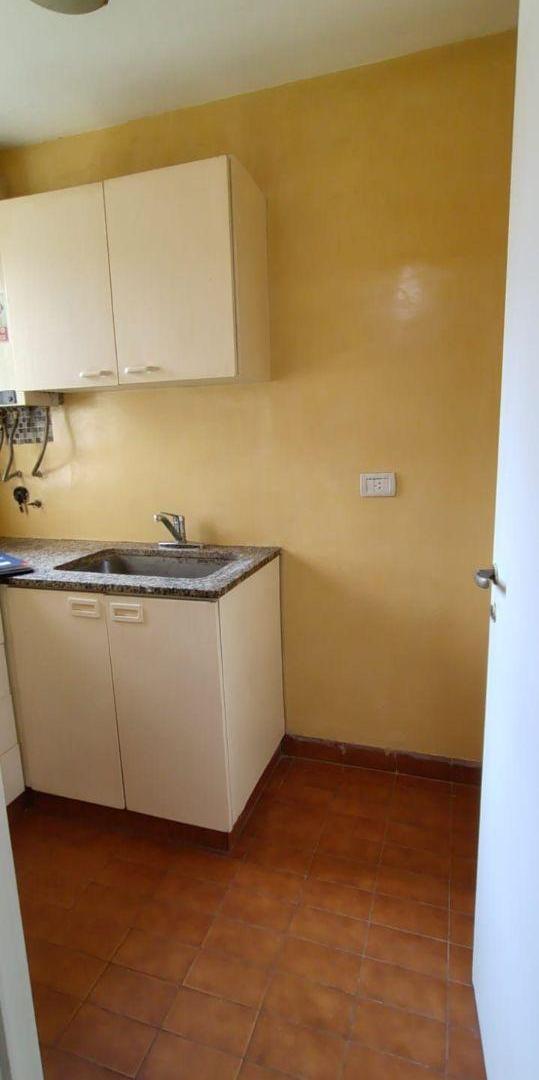 Foto de Departamento 2 amb Lateral, coc sep, bien ubicado - Lavalle y Medrano, imagen 5