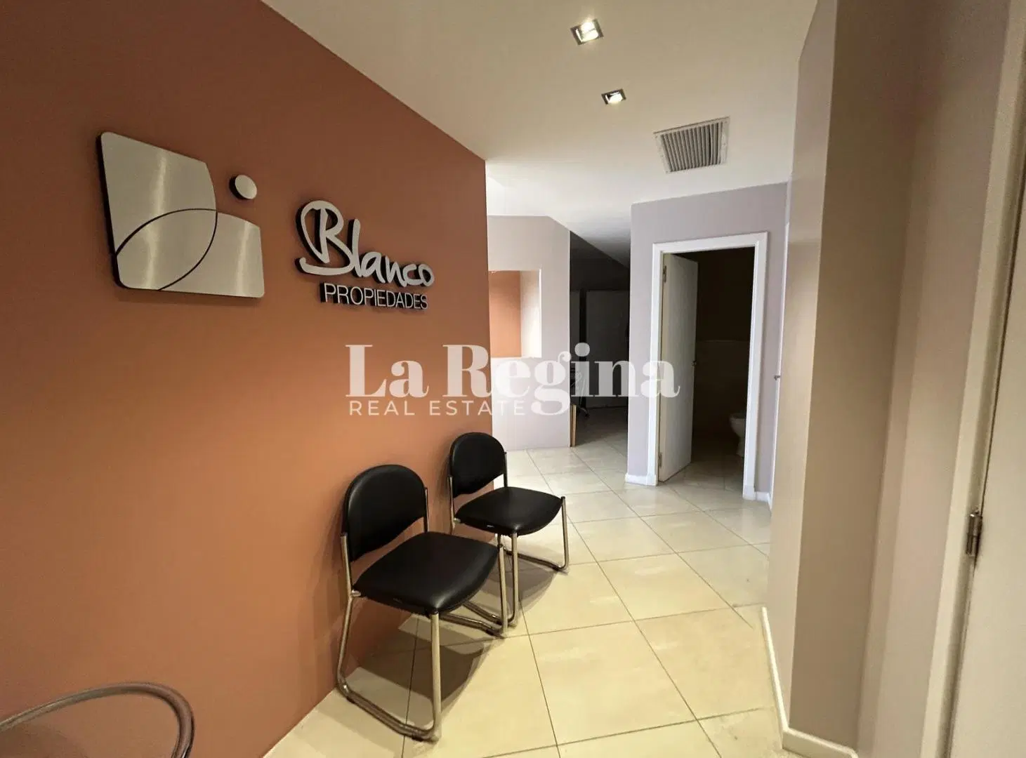 OficinaOficina con cocgera Studios de la Bahia 2