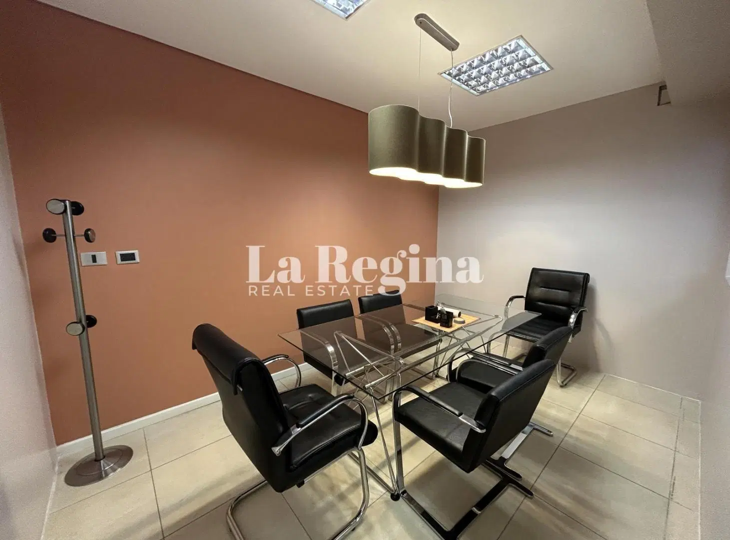 OficinaOficina con cocgera Studios de la Bahia 3