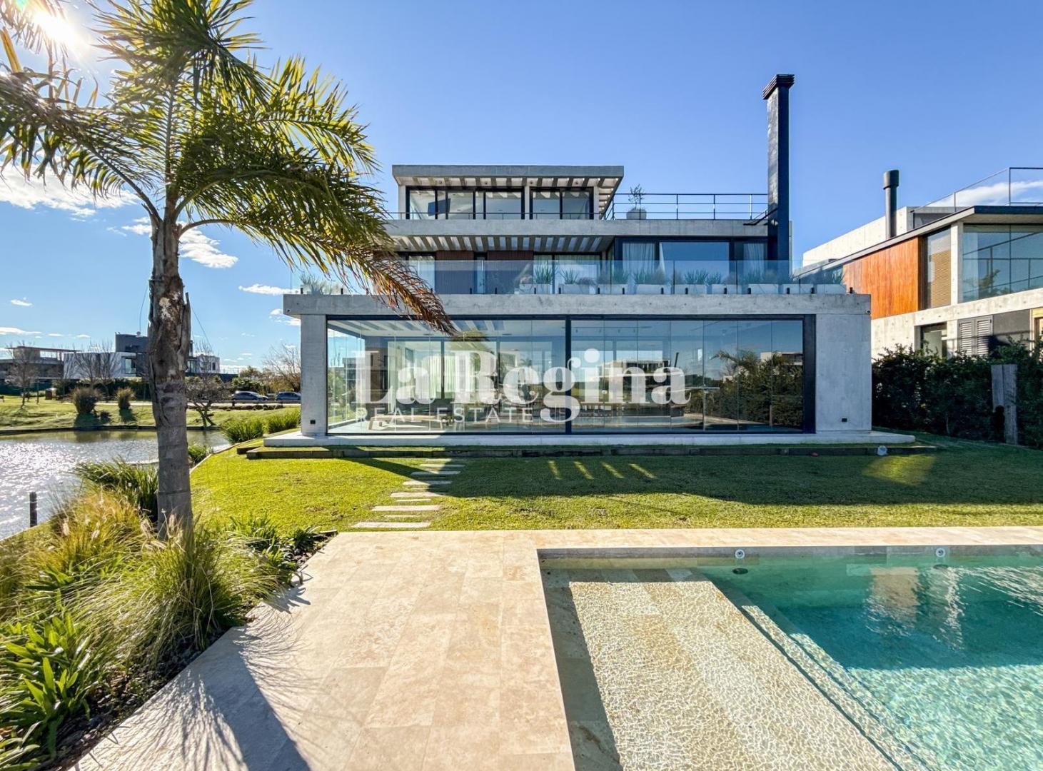 Foto de Casa al lago de estilo moderno en venta sobre lote en esquina en, imagen 2