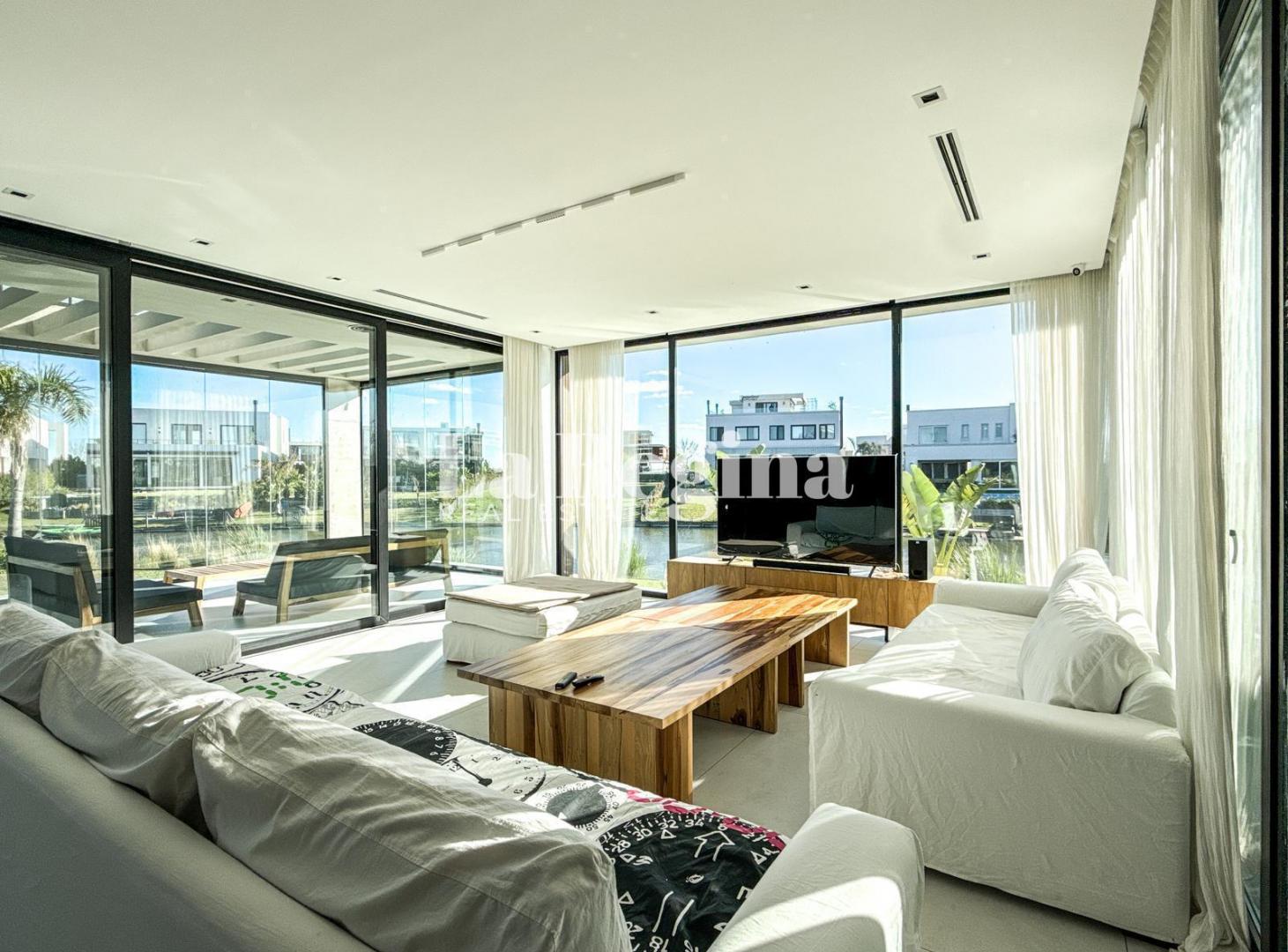Foto de Casa al lago de estilo moderno en venta sobre lote en esquina en, imagen 5