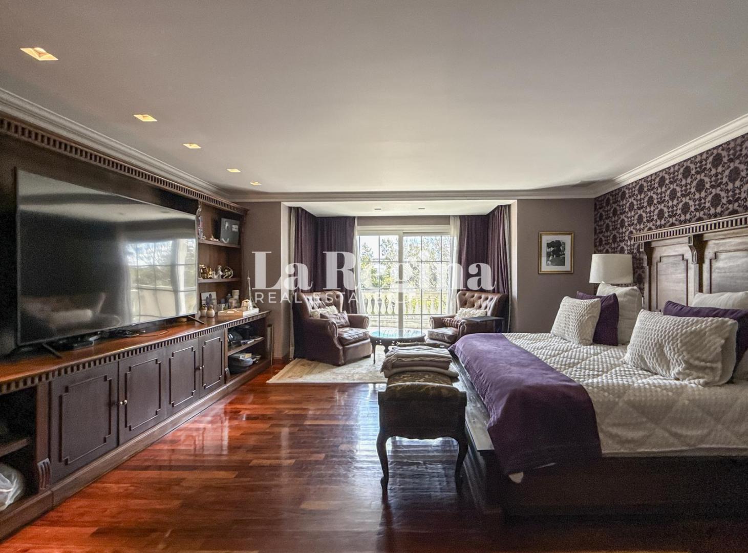 Foto de Casa de estilo frances a la venta con cuatro suites al lago en La Isla, imagen 2