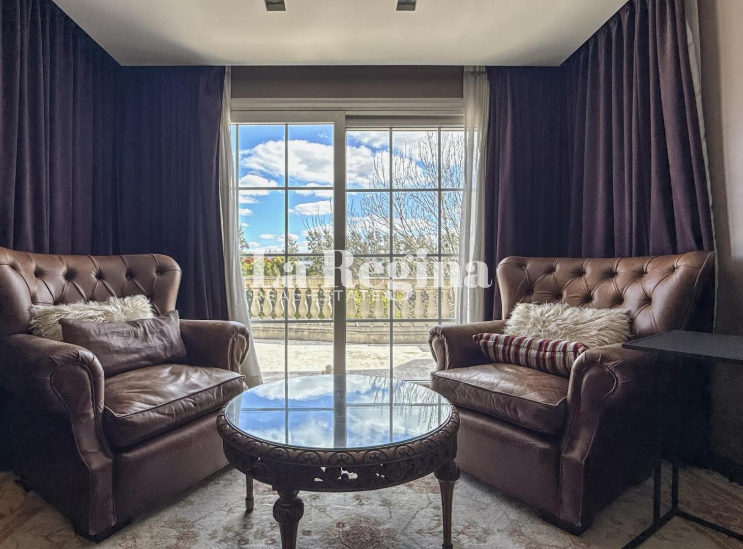 Foto de Casa de estilo frances a la venta con cuatro suites al lago en La Isla, imagen 3
