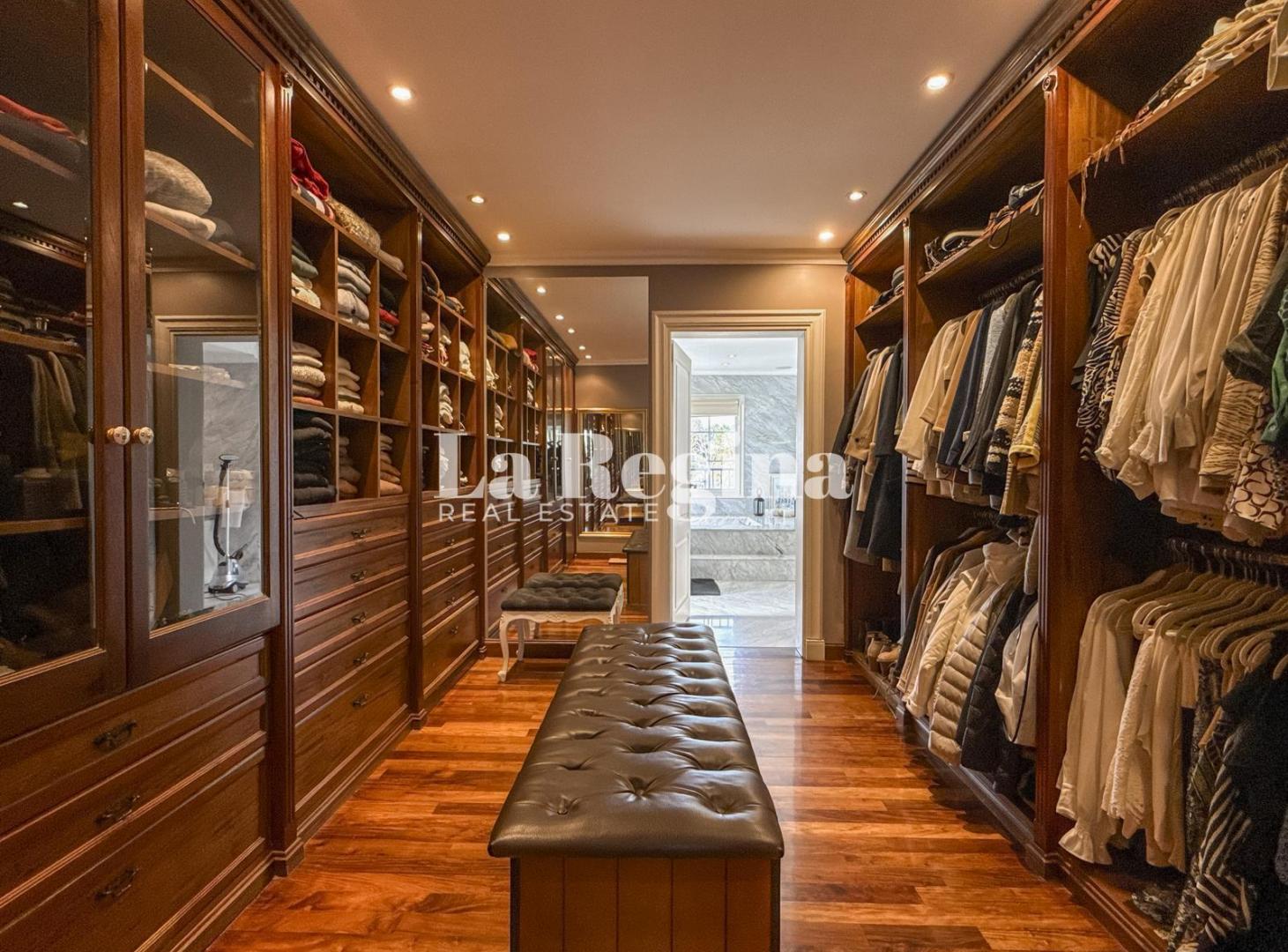 Foto de Casa de estilo frances a la venta con cuatro suites al lago en La Isla, imagen 5