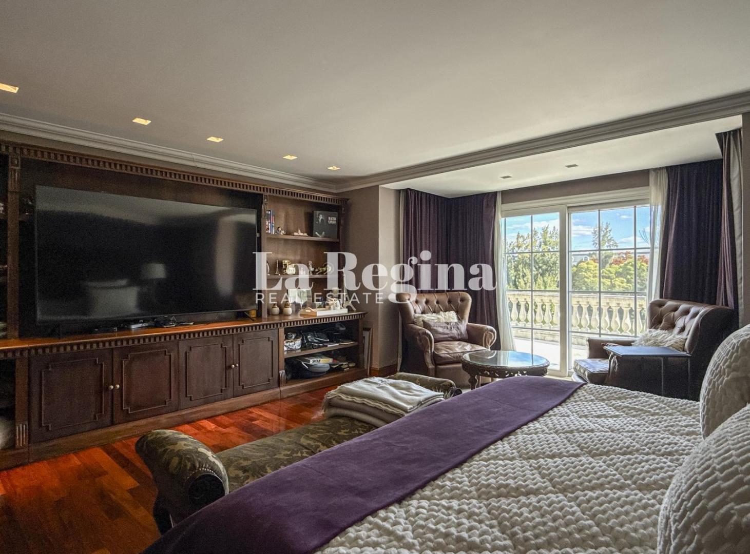 Foto de Casa de estilo frances a la venta con cuatro suites al lago en La Isla, imagen 1