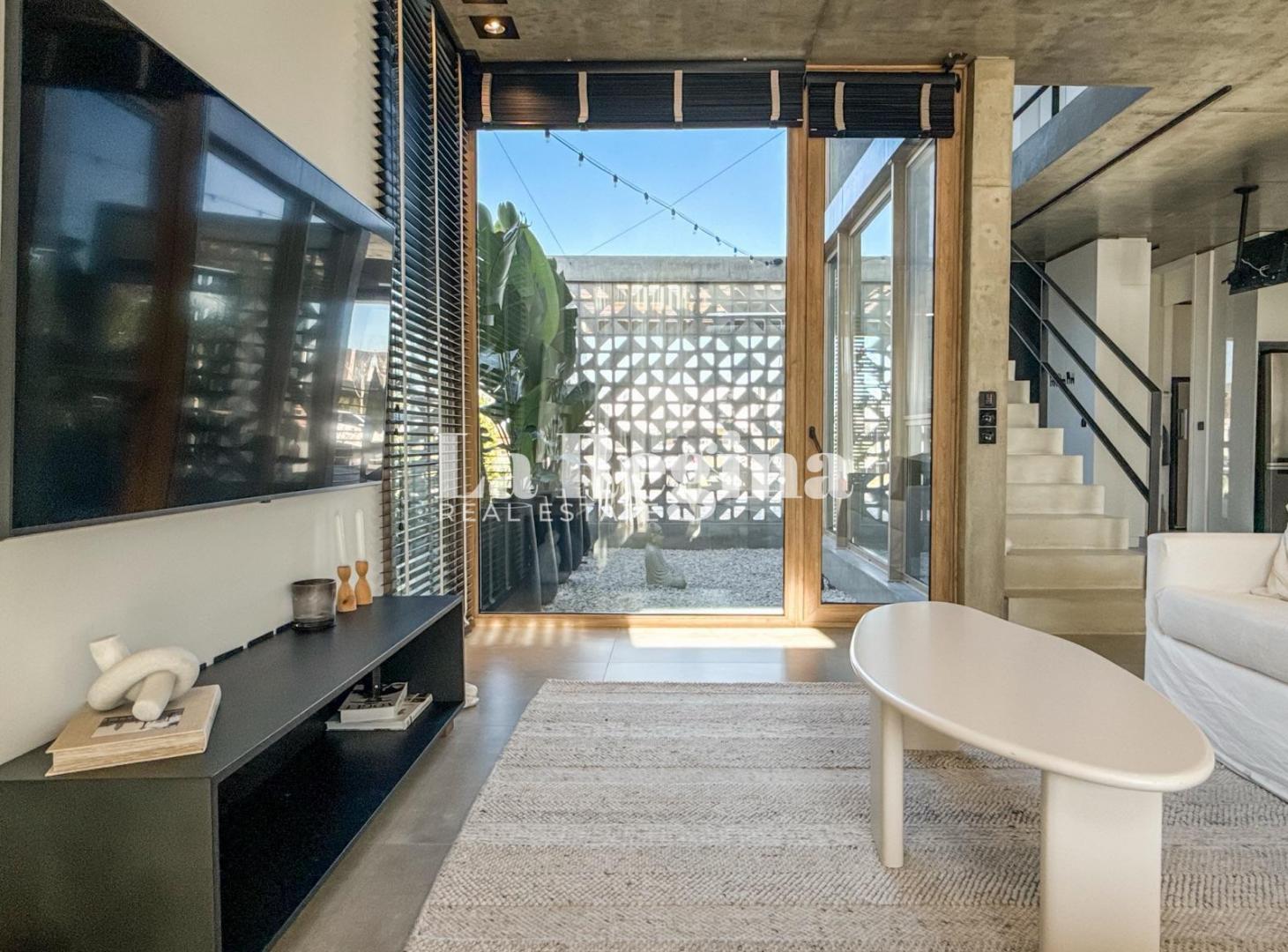 Foto de Casa moderna de hormigon visto a la venta en Los Carpinchos, Nordelta., imagen 5