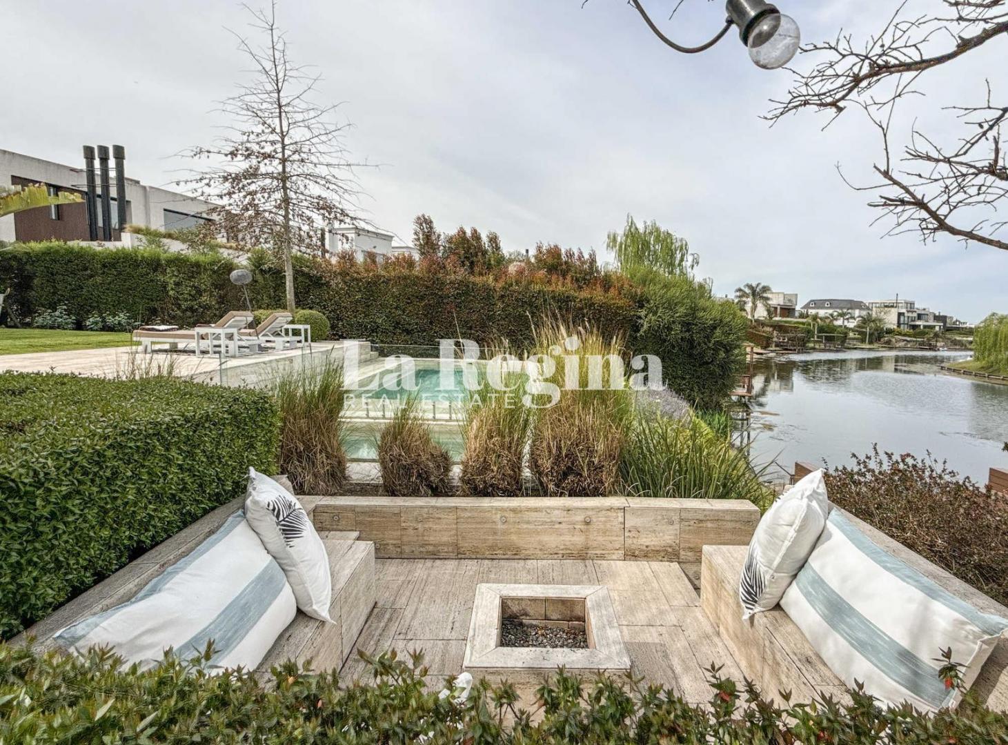 Foto de Casa en venta de estilo moderno al lago en el Golf de Nordelta, imagen 1